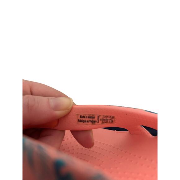 Crocs Flip Flops Womens Size 8 Kadee II Coral Pink Melon Tropical Floral Sandals - Picture 8 of 8